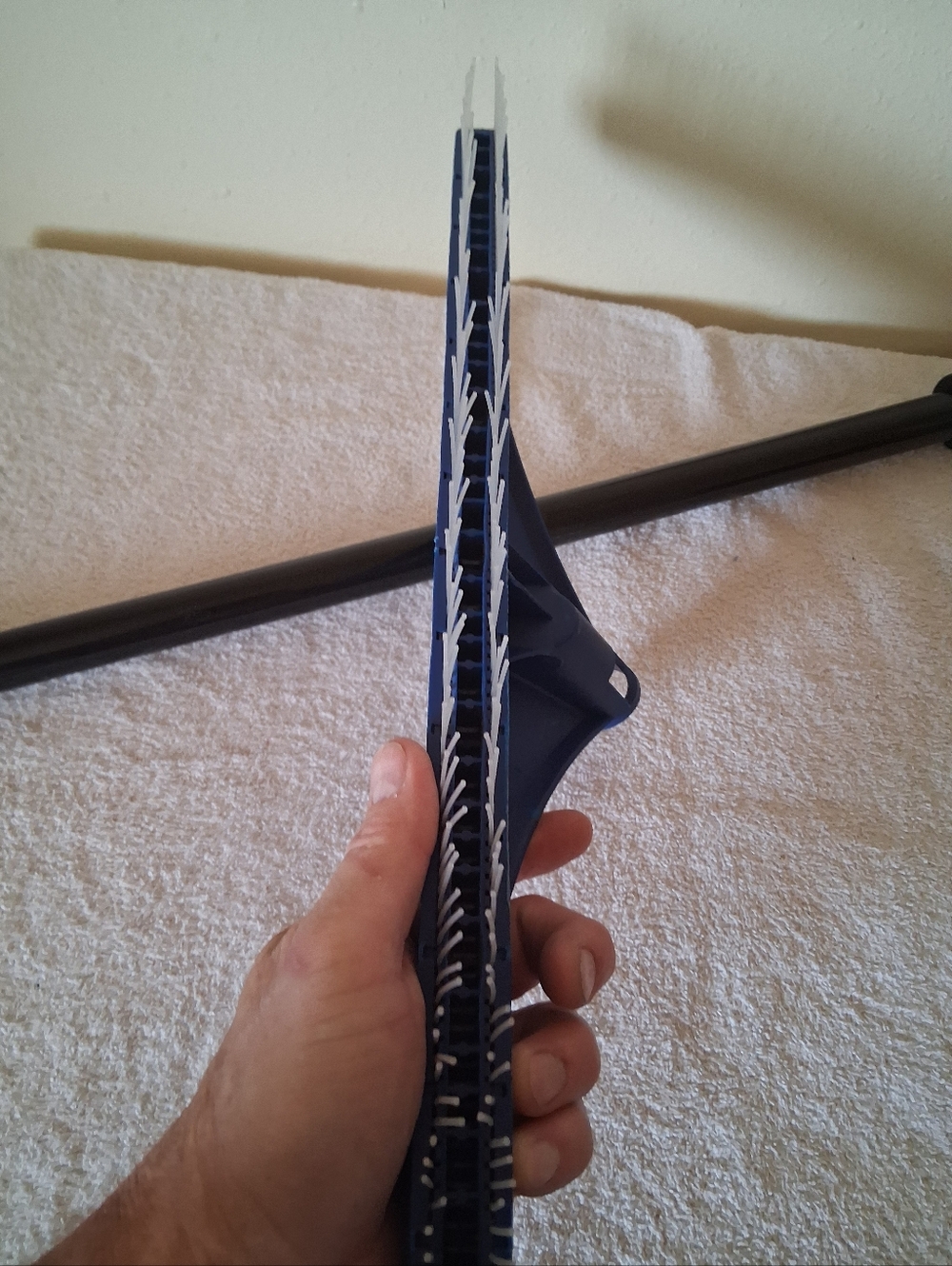 New 18" Carpet Rake 51" Telescope Handle Plastic Light Weight Black Blue Nwot - Picture 6 of 8
